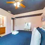 4 Mi To Beach Colorful Fort Lauderdale Home!