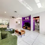 4 Mi To Beach Colorful Fort Lauderdale Home!