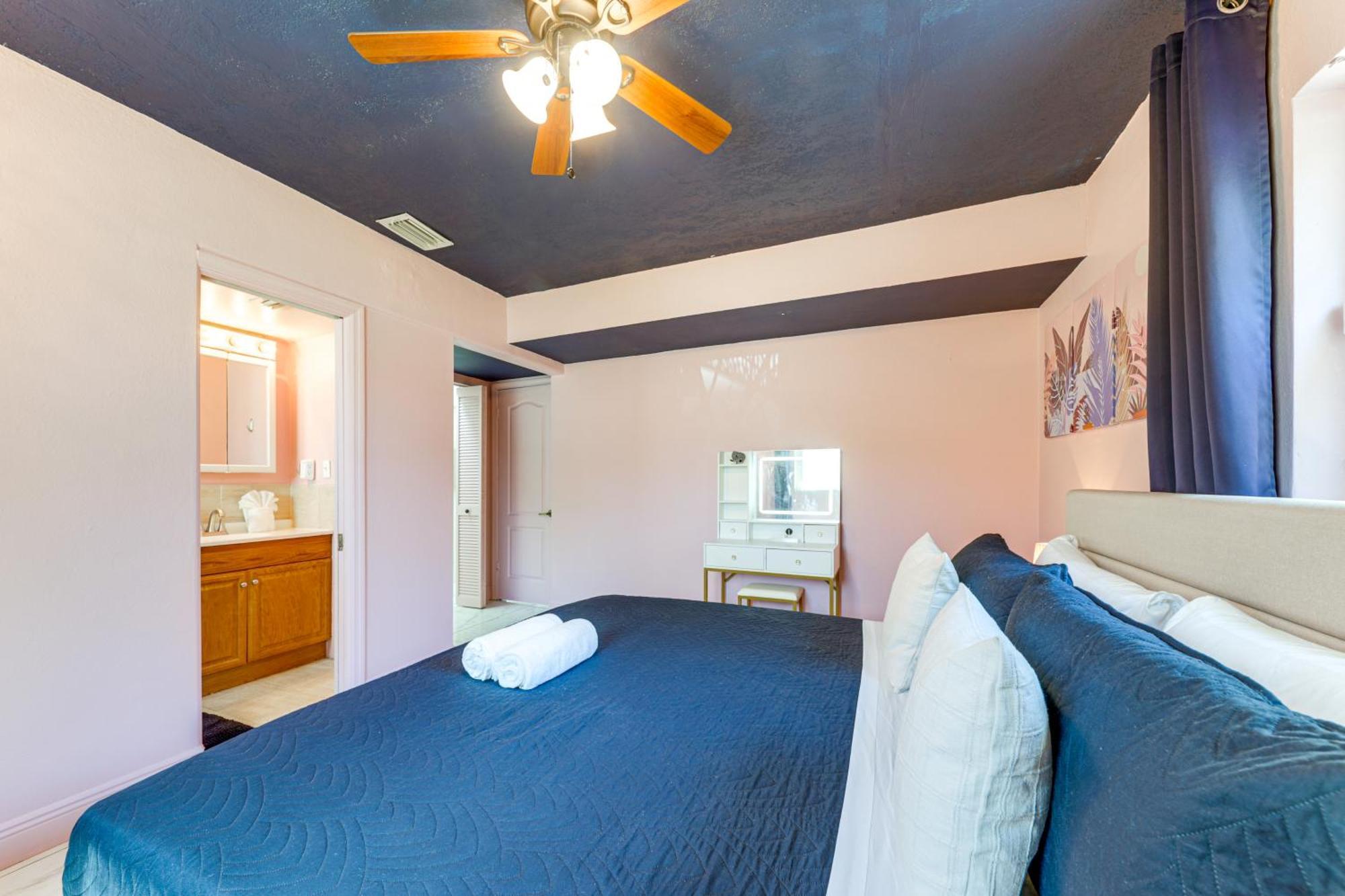 4 Mi To Colorful Lauderdale Home! Holiday home *