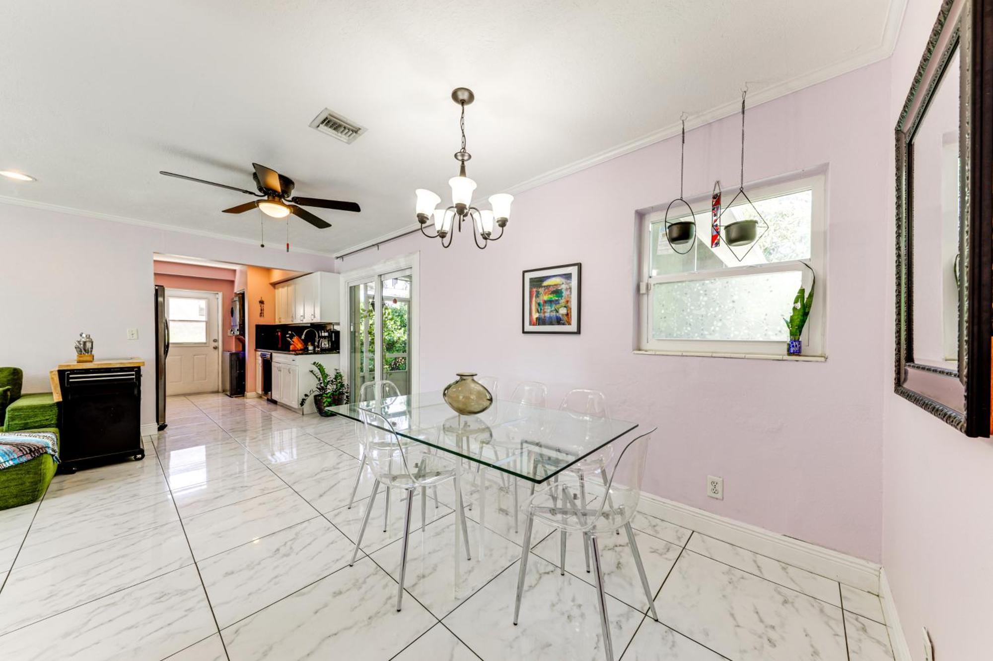 Holiday home 4 Mi To Colorful Lauderdale Home!