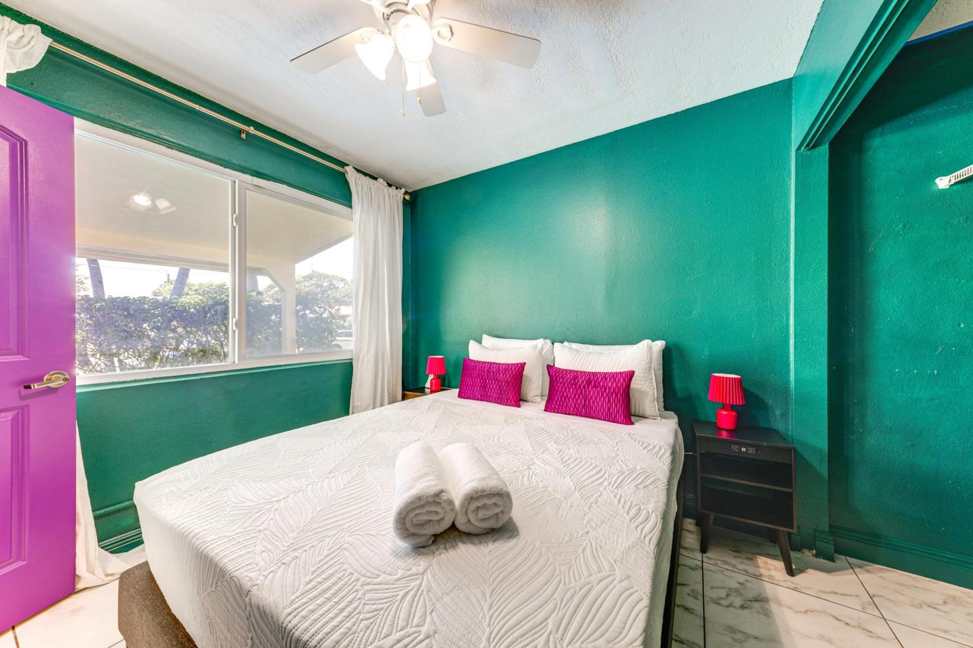 4 Mi To Colorful Lauderdale Home! *
