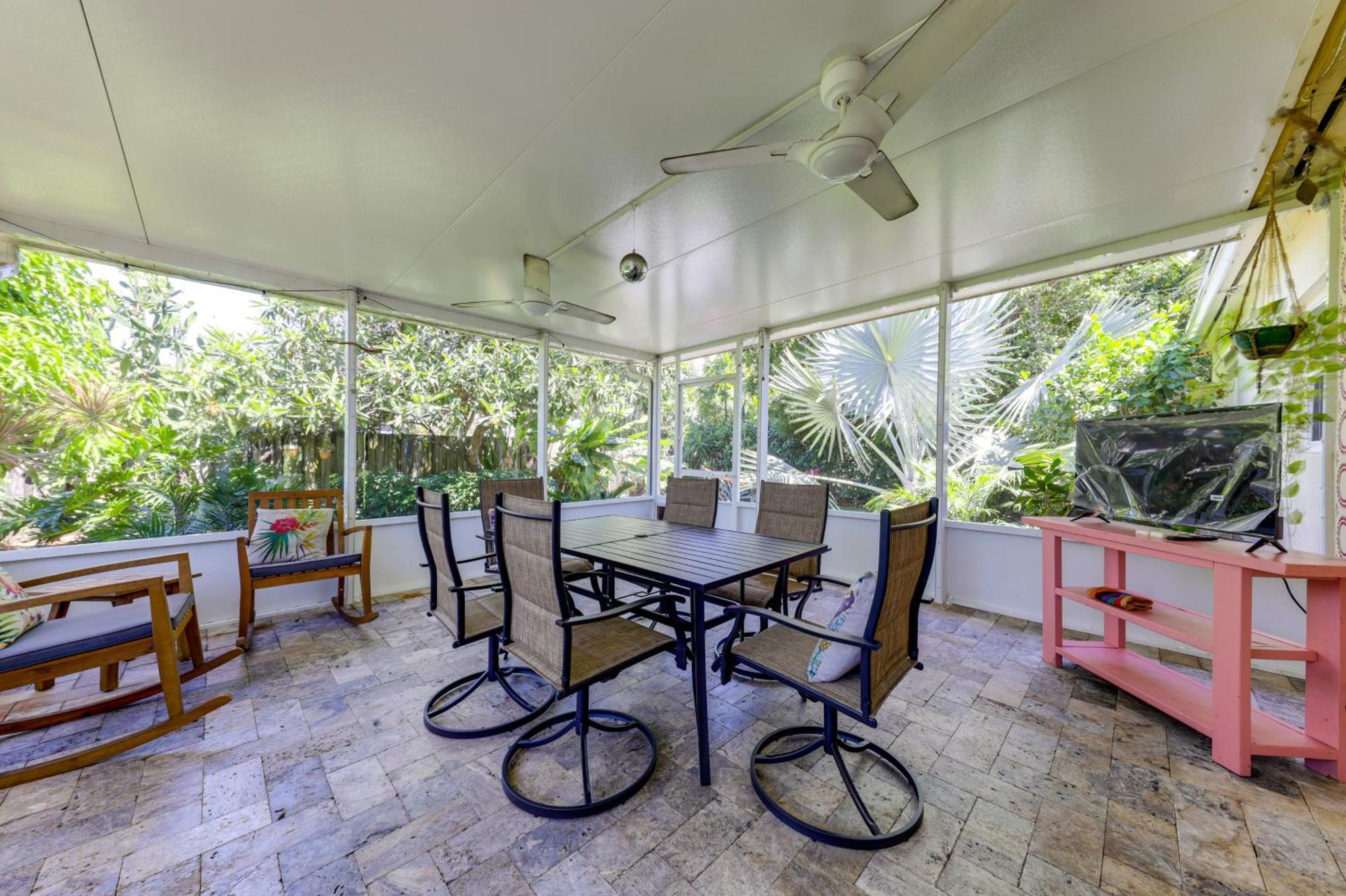 4 Mi To Colorful Lauderdale Home! Holiday home