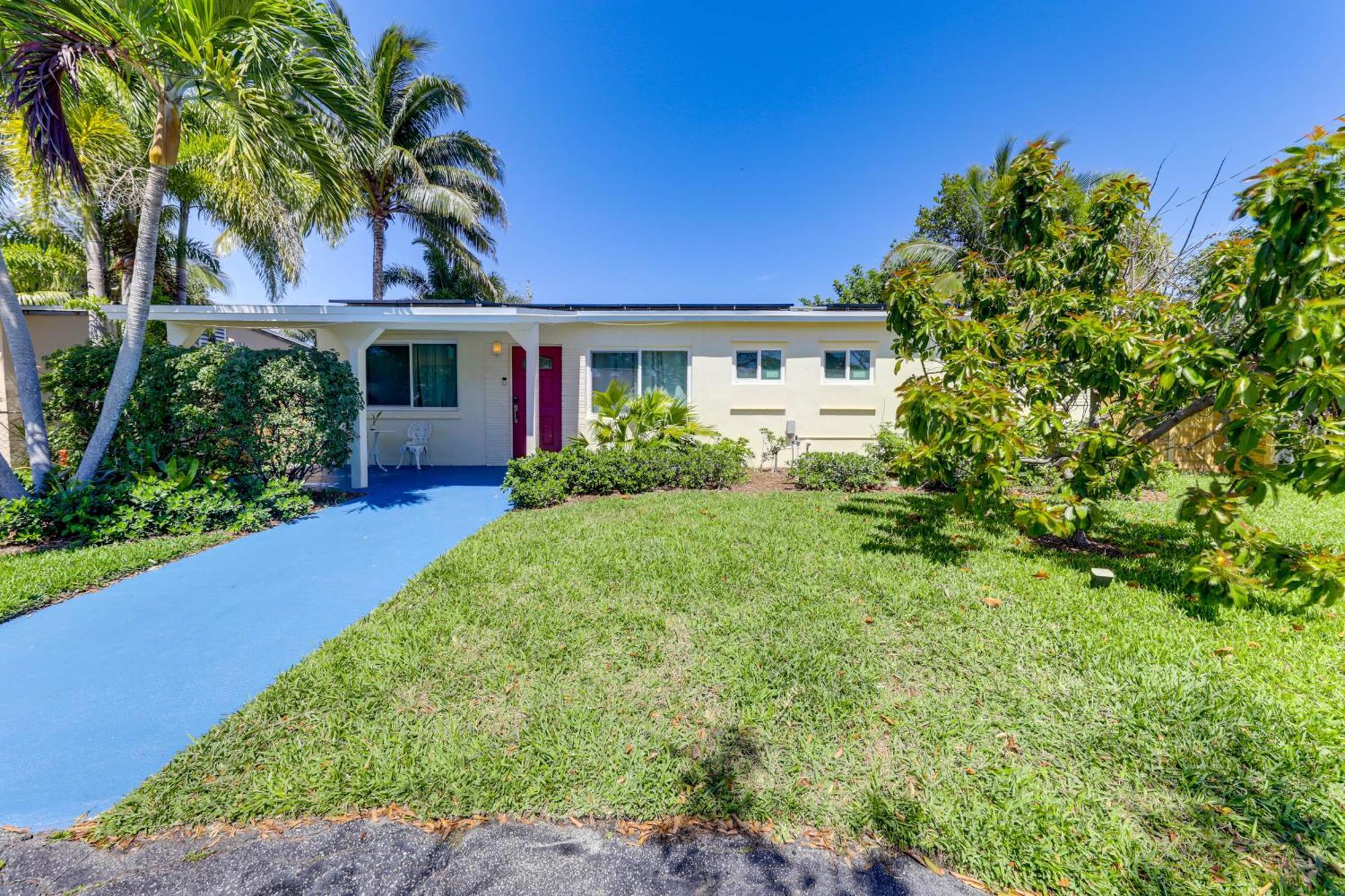 4 Mi To Colorful Lauderdale Home!